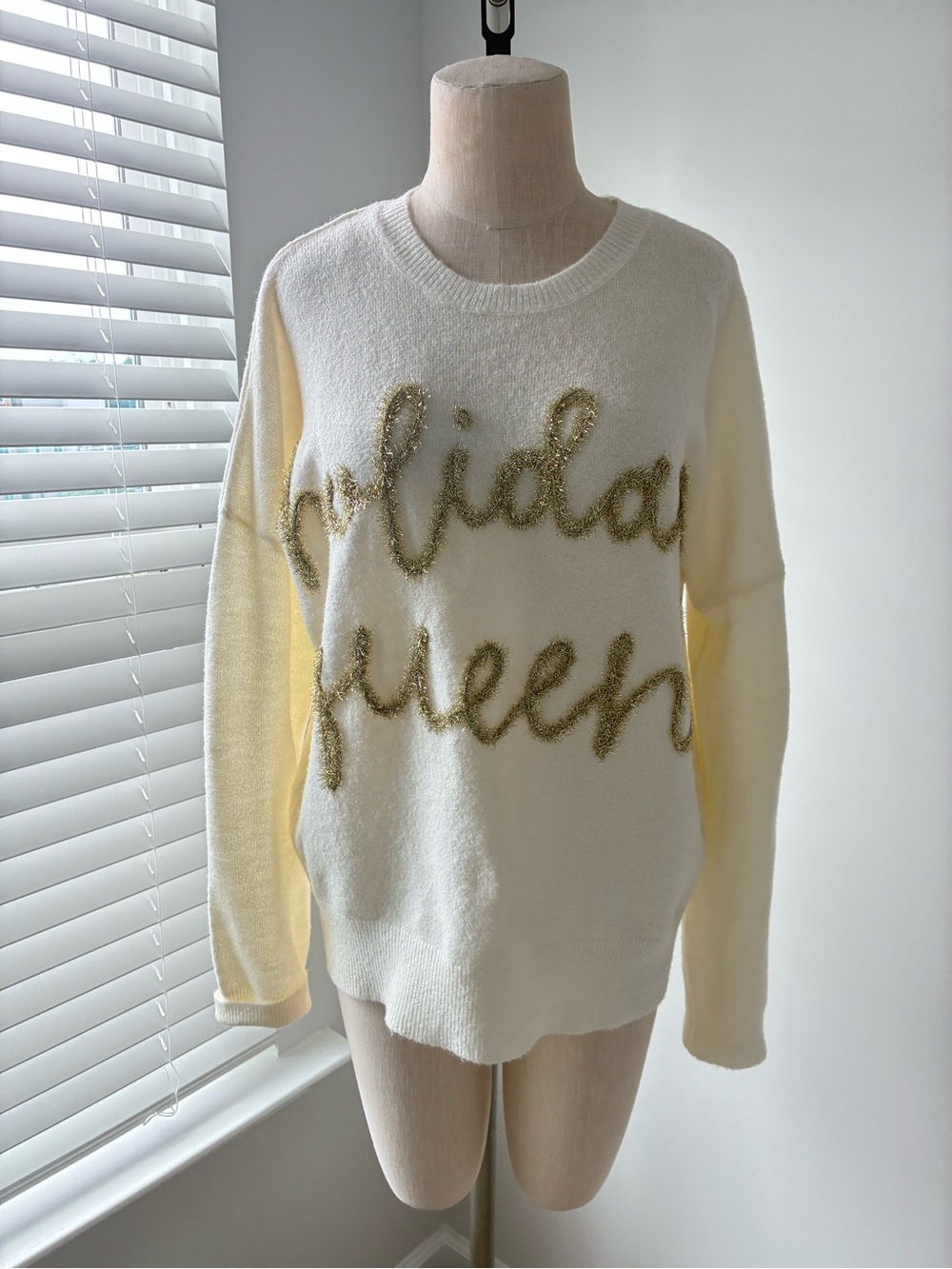 Gilli Women's Holiday Queen Tinsel Cream Knit Sweater